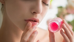 KAKO SPREČITI BORE OKO USANA? Saznajte da li je bolje sprečiti ili lečiti i kada se javljaju, dominira 1 faktor