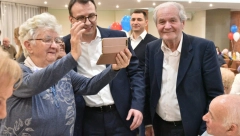 PETAR PETKOVIĆ POSETIO BEČEJ Zahvalio se najstarijim građanima na podršci državi Srbiji i predsedniku Aleksandru Vučiću (FOTO)