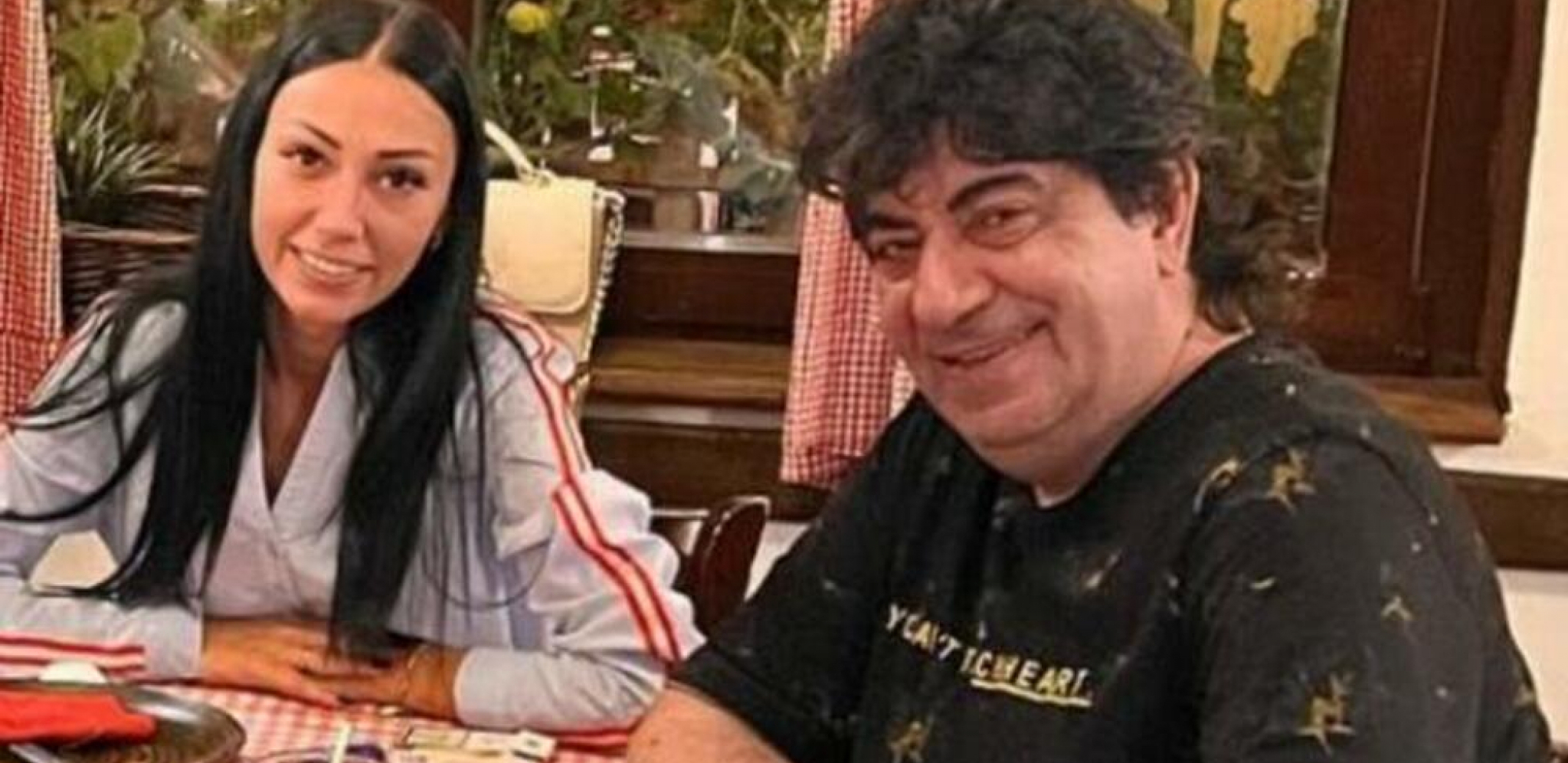 PORODILA SE ZVEZDA GRANDA Pevačica rodila dete 30 godina starijem kompozitoru