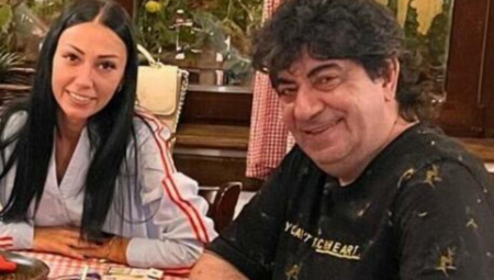 NAŠA PEVAČICA POZIRA SA ĆERKOM I 30 GODINA STARIJIM MUŽEM Porodična fotografija sve raznežila, kompozitor blista