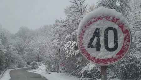 HAOS ŠIROM SRBIJE! Dečje odmaralište bez struje, zavejani učenici
