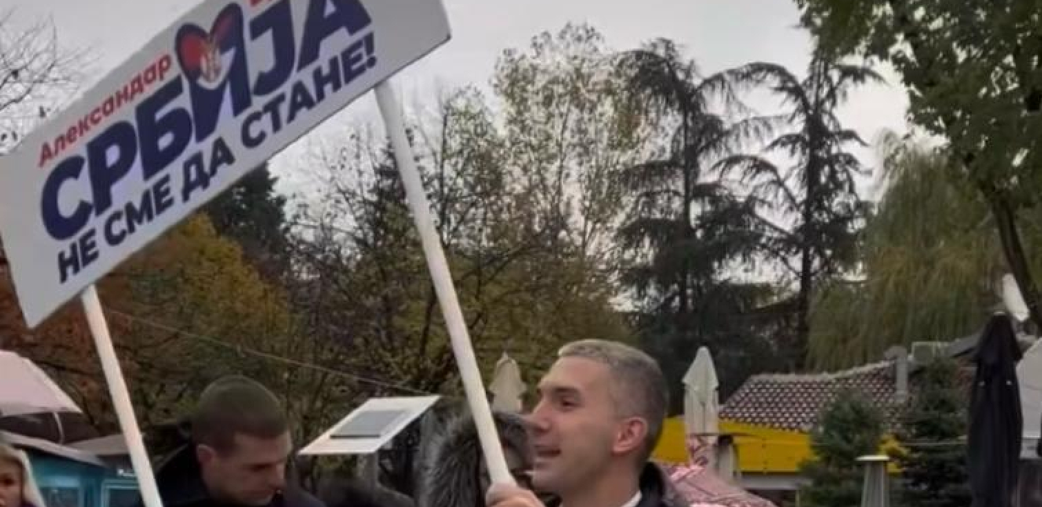 NAPAD NA ŠTAND SNS U NIŠU "Da li će o ovome pisati mediji koje finansiraju isti oni koji finansiraju i ovog političara?" (FOTO)