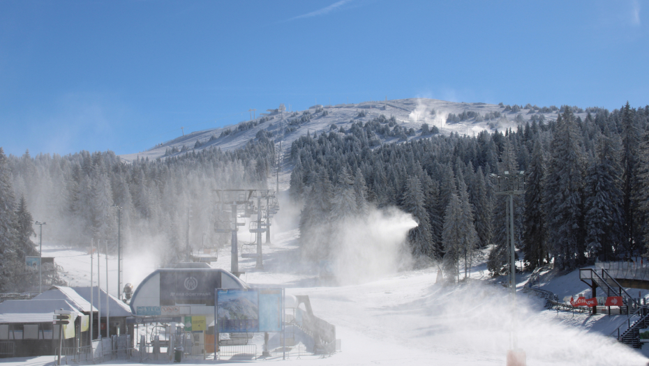 TAKSISTI NA KOPAONIKU RAZVILI OZBILJAN BIZNIS Po sezoni zarade 20.000 evra!
