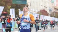 SVAKA ČAST, MAJSTORE Elzan Bibić je šampion 4. Beogradskog polumaratona! (VIDEO)