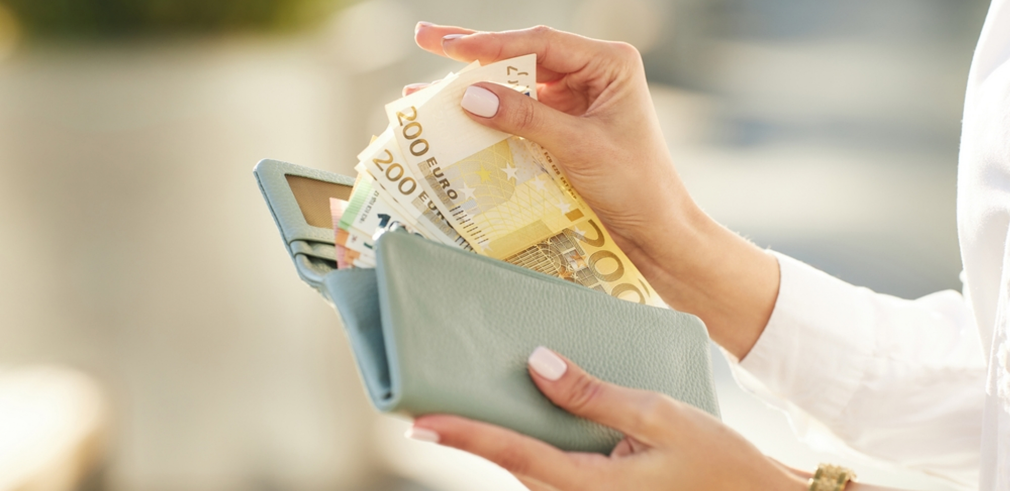 SUTRA PROMENA KURSA Dinar će na početku radne nedelje vredeti prema evru i dolaru ovoliko
