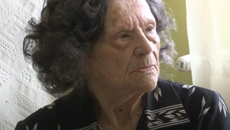 „NE VREDI DA SE SEKIRAŠ“ Baka Petrica iz Kraljeva ima 98 godina, upravo je oborila jedan rekord, a ovo su njeni saveti za dugovečnost