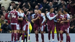 LUDILO U BIRMINGEMU Aston Vila vodila, gubila, pa se jedva spasila, Liga šampiona ozbiljno "visi"