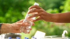 SPOJIO LEPO I KORISNO Zdravko sakuplja plastične boce, a pare troši na putovanja po svetu