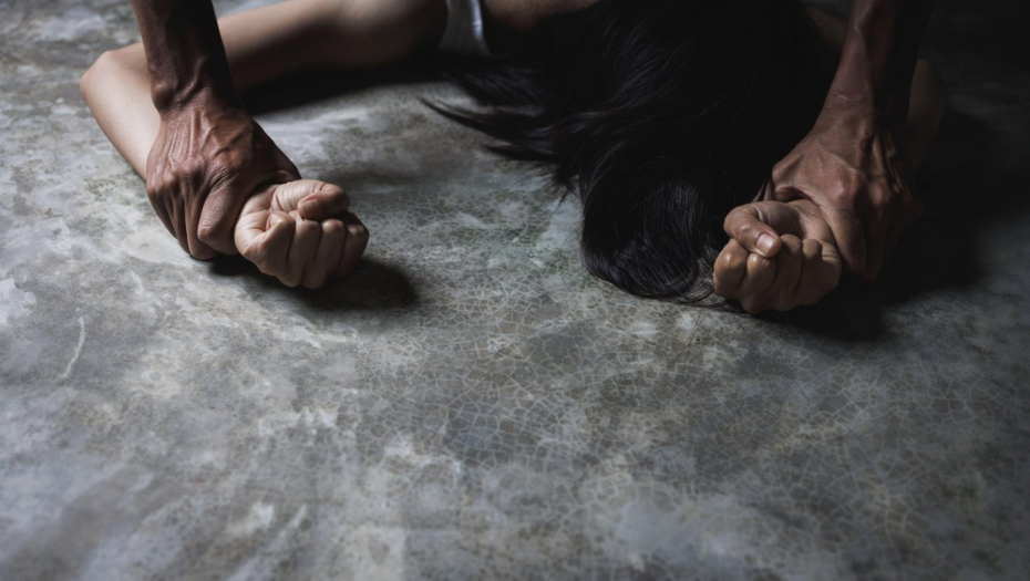 BRITANKA PREŽIVELA HOROR NA FESTIVALU! Tvrdila da su se užasno iživljavali nad njom, grupno je silovali i opljačkali u Parizu!