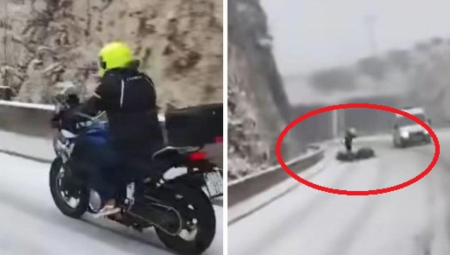 USRED SNEŽNE OLUJE IŠAO MOTOROM Snimak pada motocikliste ledi krv u žilama