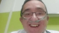 DOKTOR ALEKSANDAR DOČEKUJE PACIJENTE PRIKAČEN NA KISEONIK Ne odustaje da pomaže drugima iako se bori za život