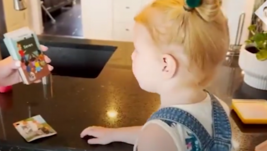 BEBA GENIJE Ova devojčica (2) je najmlađi član Mense (FOTO/VIDEO)