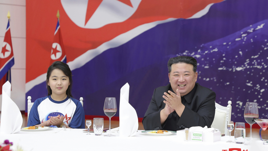 RAT ĐUBRETOM NA GRANICI Severna Koreja "bombarduje" komšije smećem
