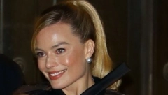 NAJLEPŠA ŽENA SVETA PROSTO ZRAČI Fotke sa crvenog tepiha očaravaju, glumica nikada nije izgledala ovako elegantno - dama bez mane!