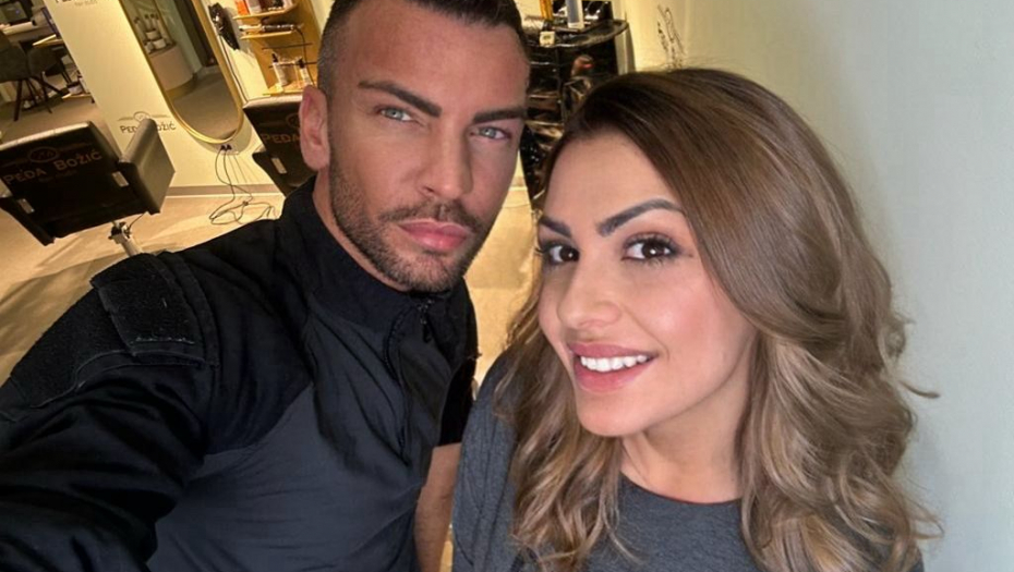 PEVAČICA OSTALA BEZ CRVENE KOSE! Njena promena iznenadila javnost, a evo šta joj je frizer uradio!