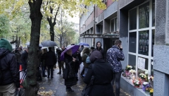 PROTEST PORODICA UBIJENE DECE ISPRED RIBNIKARA Nezadovoljni zbog odluka Saveta roditelja