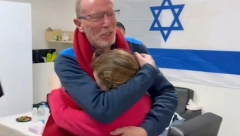 POTRESNA ISPOVEST OCA KOJI JE MISLIO DA MU JE ĆERKA MRTVA Devojčica bila talac Hamasa, prošla kroz pakao, upitao je samo jedno (VIDEO)