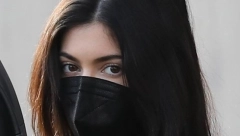 KAJLI FURA "KORONA VAJB"? Maska na licu će biti mala maca kada vidite ostatak autfita, milijarderka je neprepoznatljiva!