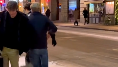 PROBAJTE DA SE NE NASMEJETE DOK OVO GLEDATE Urnebesan snimak zapalio TikTok: Ljudi padaju kao domine nasred ulice (VIDEO)