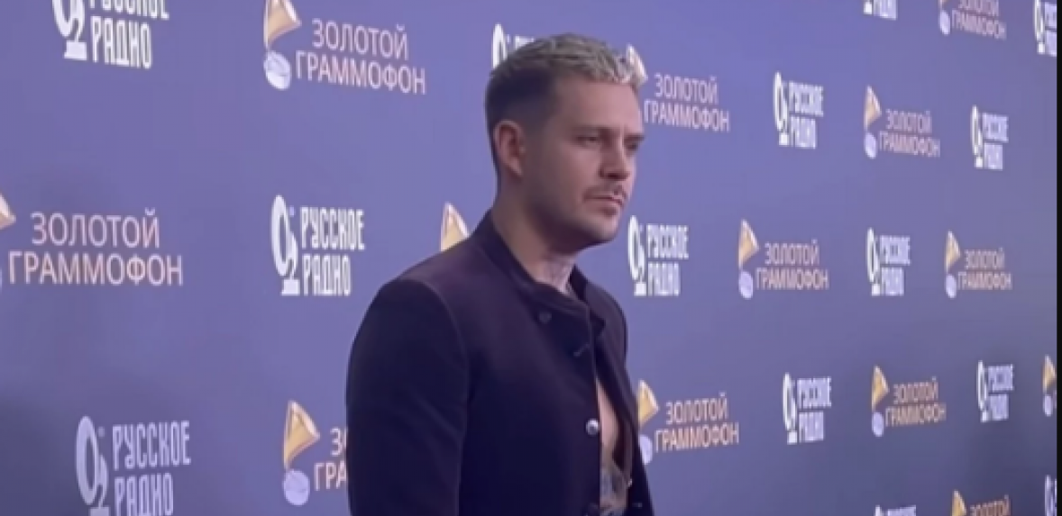 MILOŠ BIKOVIĆ NAPRAVIO HAOS U RUSIJI Glumac se skinuo na crvenom tepihu i izazvao lom, ovakvog ga nikada niste videli