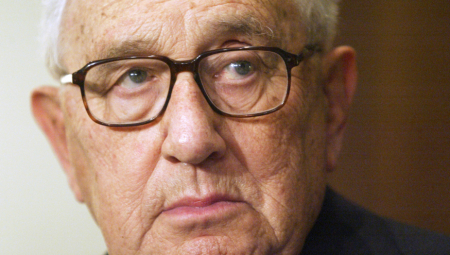 KISINDŽER PRED SMRT OTKRIO KAKO IZBEĆI TREĆI SVETSKI RAT! Nema puno vremena...