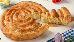 PITA SA KROMPIROM OD GOTOVIH KORA Hrskavo testo u spoju sa sočnim punjenjem