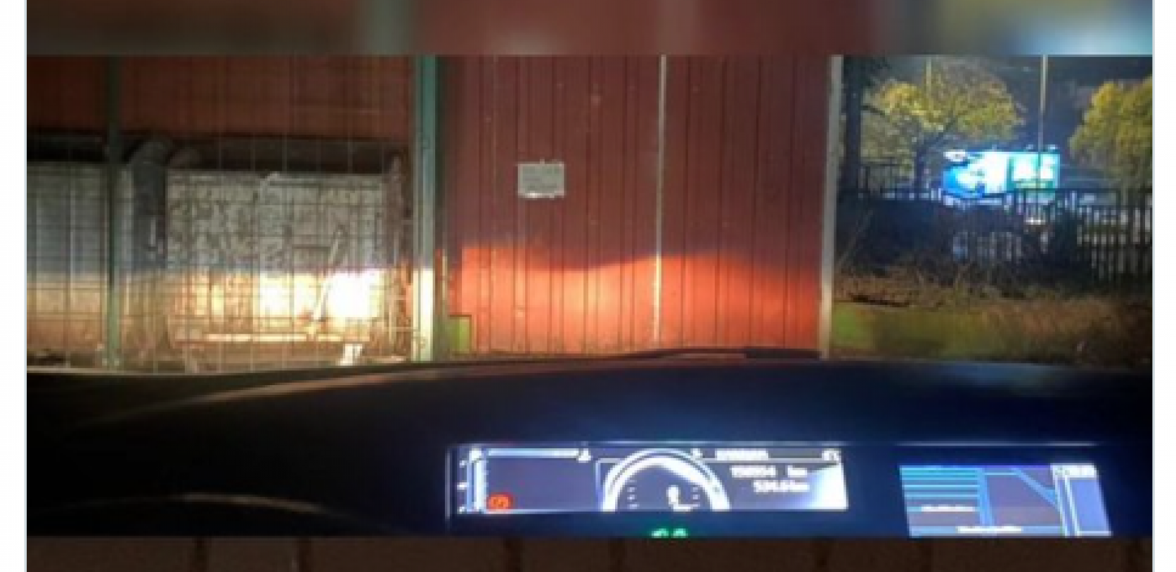 ČOVEK KOMŠIJAMA NAPISAO PORUKU KOJU JE MUČNO PROČITATI Sramna scena ispred garaže u Nišu zgrozila Srbiju (FOTO)