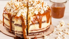 FENOMENALNA KARAMEL TORTA Orasi joj daju posebnu draž