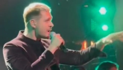 BIKOVIĆ IMAO PRVI MUZIČKI NASTUP Glumac zapevao svoju novu pesmu pred publikom, poslušajte kako zvuči hit na ruskom jeziku
