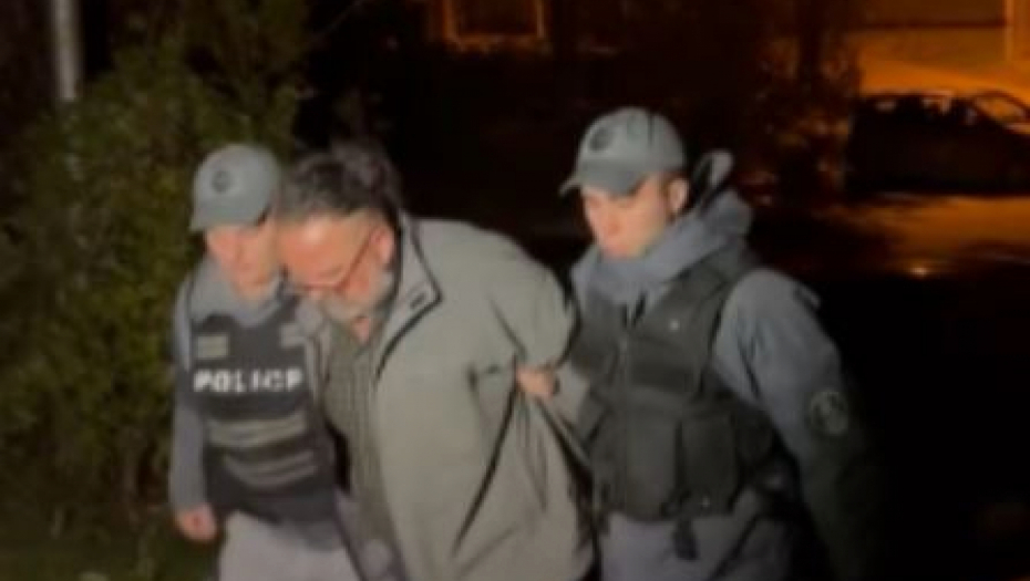 "NISAM NIŠTA URADIO" Velibor ponavljao novinarima dok ga je policija hapsila, sumnja se da je jedan od ubica male Vanje (VIDEO)