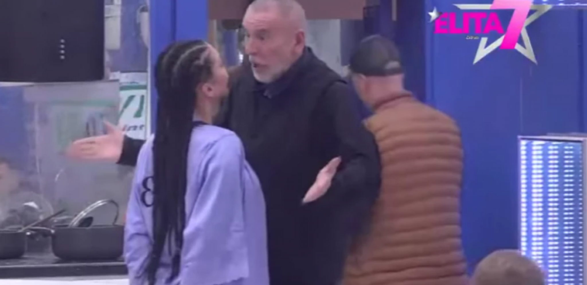 MAJA SKOČILA NA LEPOG MIĆU Marinkovićeva se cimeru unela u facu, nastao opšti haos u Beloj kući