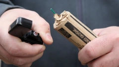 DETETU PETARDA EKSPLODIRALA U RUCI Mališan hitno prebačen u bolnicu