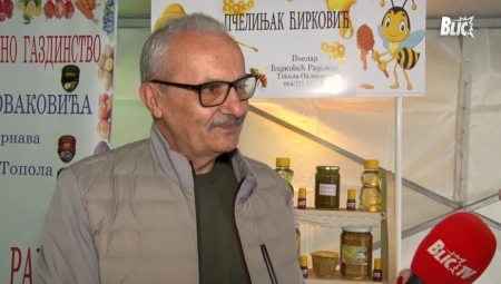 Radomir iz Topole je trgovac po profesiji, ali zaljubljenik u pčelarstvo