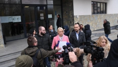 ČUVAJU FOTELJE PO SVAKU CENU! Kurtijevi gradonačelnici odbili da prime građanski zahtev za njihov opoziv!