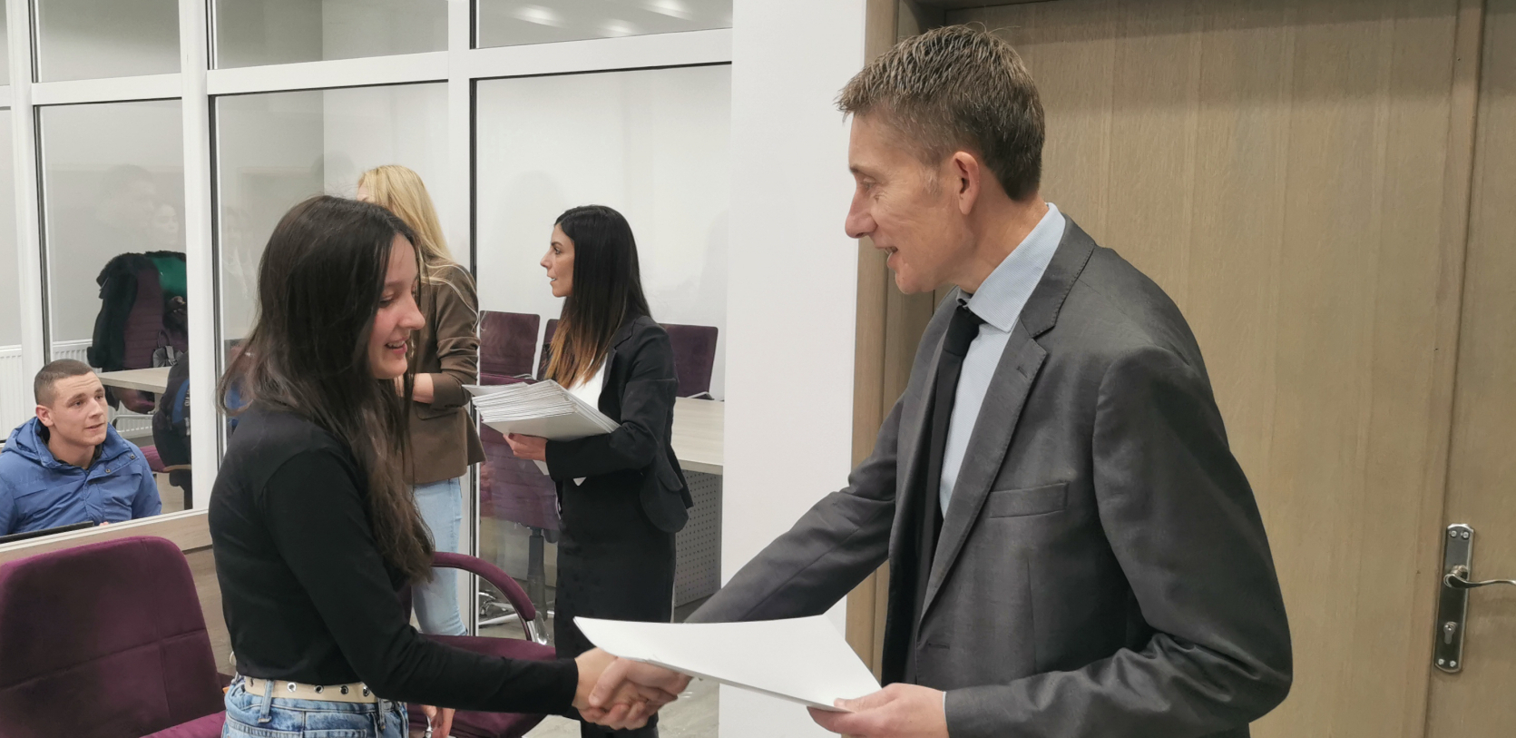 DRŽAVA IZDVOJILA ZNAČAJNA SREDSTVA Martinović: Ulaganje u mlade najveća investicija u budućnost (FOTO)