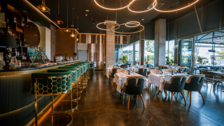 KAKO JE SVET MALI Srpkinja u restoranu na Islandu srela NAŠE LJUDE, a zbog ovoga se prijatno iznenadila (VIDEO)