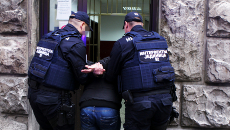 DROGIRAN UDARIO DETE BICIKLOM U BATAJNICI Devojčica (14) u teškom stanju