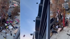 NIKAD NE POTCENJUJTE BES PREVARENE ŽENE Muškarcu stvari letele kroz prozor, čak i policajci posmatrali sa udaljenosti haos koji je usledio