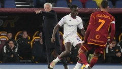 MURINJO OPET IZVEO ŠOU Napravio "puškicu" za golmana kada je Roma ostala sa dva igrača manje (VIDEO)