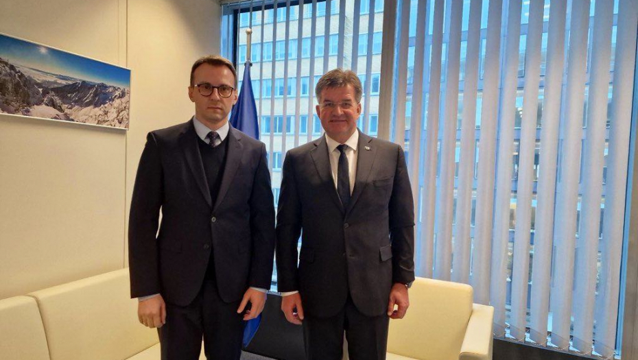 Počeo sastanak Lajčaka sa delegacijom Beograda