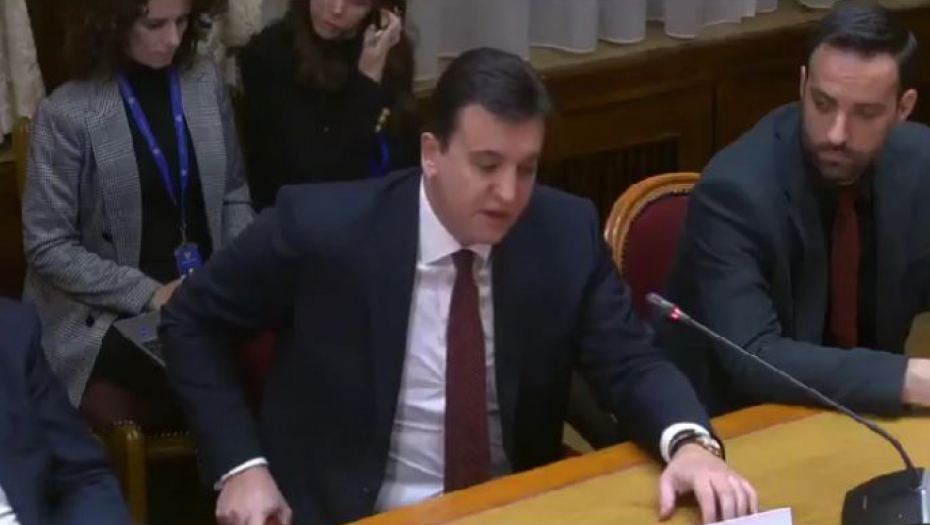 NEVIĐEN SKANDAL U HOLU CG PARLAMENTA! Ministar pravde OTEO novinarki telefon! ŠOKANTAN potez Milovića