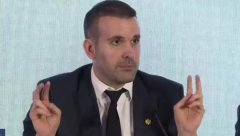 SPAJIĆEVA MAGIJA: Od dve pravi jednu upravu, a onda je opet deli u dve!