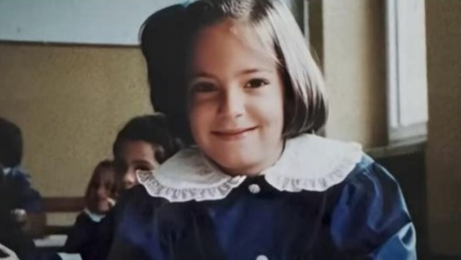 DA LI PREPOZNAJETE PRESLATKU DEVOJČICU? Ona je danas jedna od najatraktivnijih pevačica sa estrade, malo ko zna da je živela u Rimu