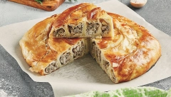 ŠARENI BUREK SA MESOM Ako volite onaj kupovni, ovaj ćete da obožavate