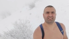 VLADIMIR IZ LESKOVCA PO SNEGU IDE SAMO U ŠORTSU Srpski ledeni čovek je ovako na -7 osvojio "Besnu kobilu"