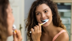 NAPRAVITE SAMI PASTU ZA ZUBE Kad probate ovu domaću, nikada je više nećete kupiti, a imaćete holivudski osmeh