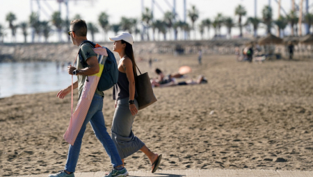 LJUDI MOJI ŠTA SE OVO DEŠAVA Decembar je, a plaže pune, živa se popela na skoro 30° C, nije Bali, Mediteran je
