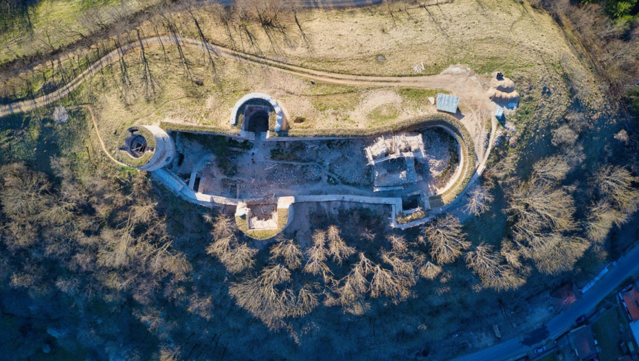 PANIKA U RUMUNIJI Dron krenuo ka Ukrajini, pa pao kod njih! U ZEMLJI JE OSTAO KRATER