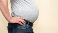 EVO ŠTA KAŽE ISTRAŽIVANJE Da li su muškarci s pivskim stomačićem zaista bolji ljubavnici?