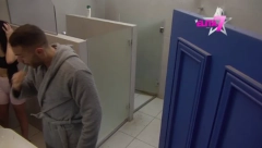 ANITA UHVAĆENA SA ANĐELOM U KUPATILU! Stanojlovićeva pokazala i gole grudi, Matora će doživeti nervni slom!